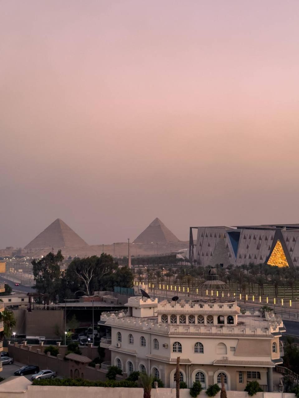 Pyramid's Luxurious Gem Apartment *